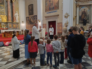 Požehnání aktovek, žákům a pedagogům 